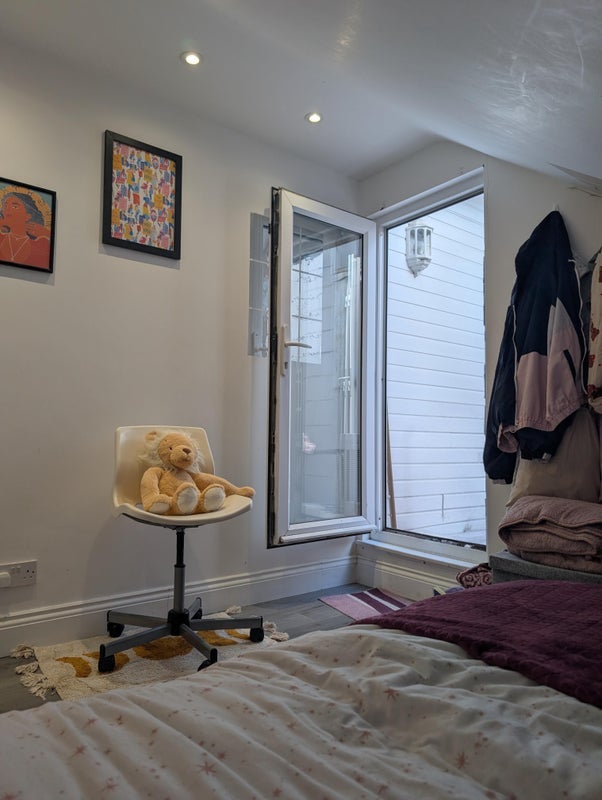 Room Elmfield Road in Greater London