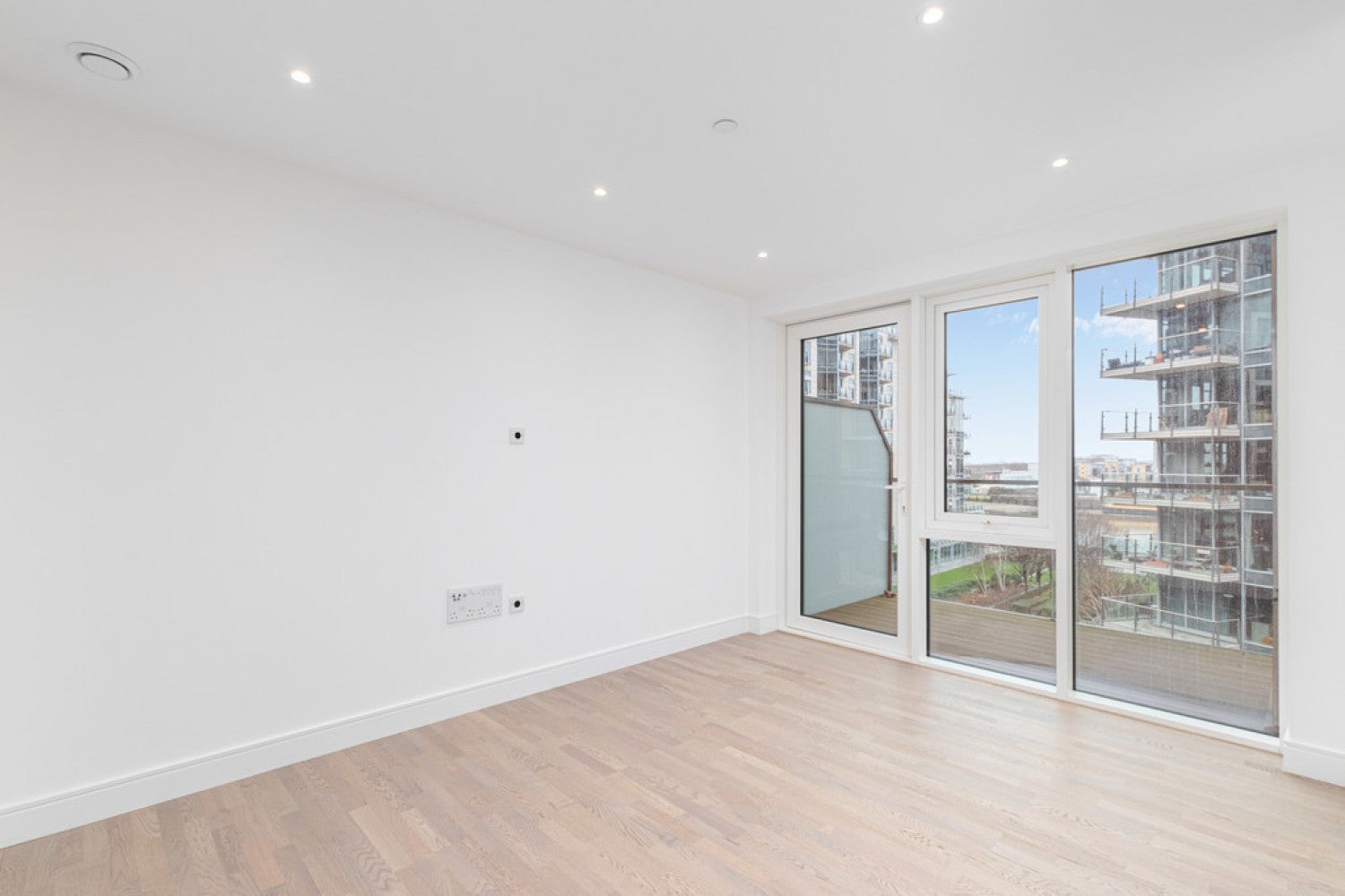 Flat Eltringham Street in Greater London