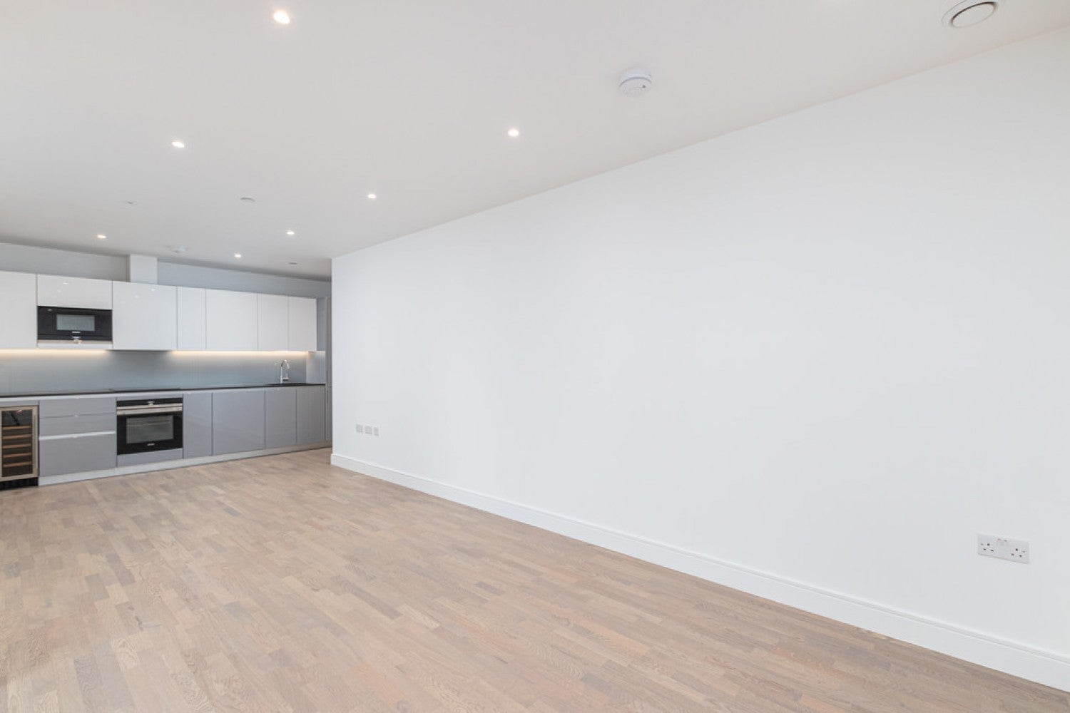 Flat Eltringham Street in Greater London