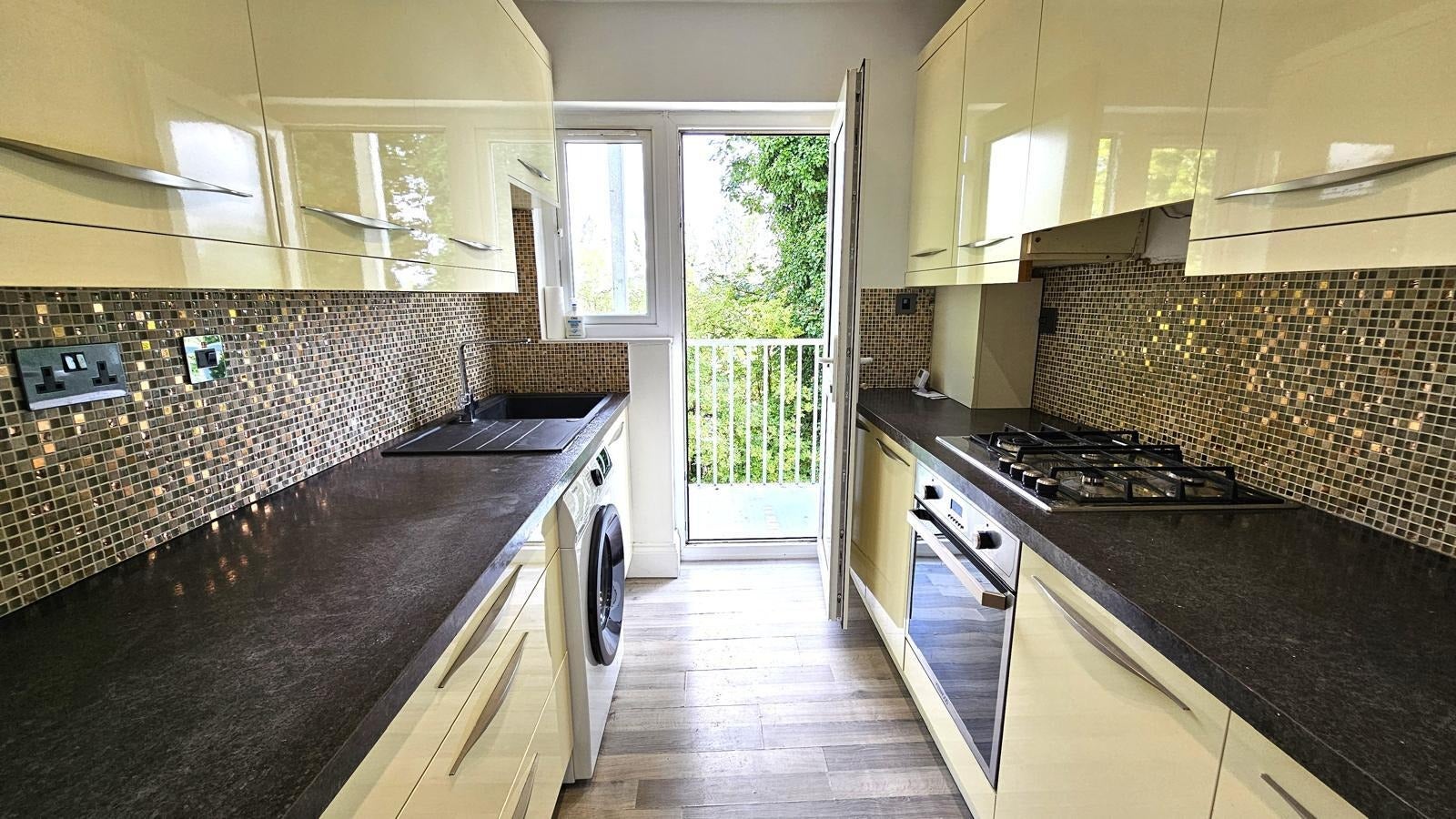Flat Eveswell Court in Beechwood