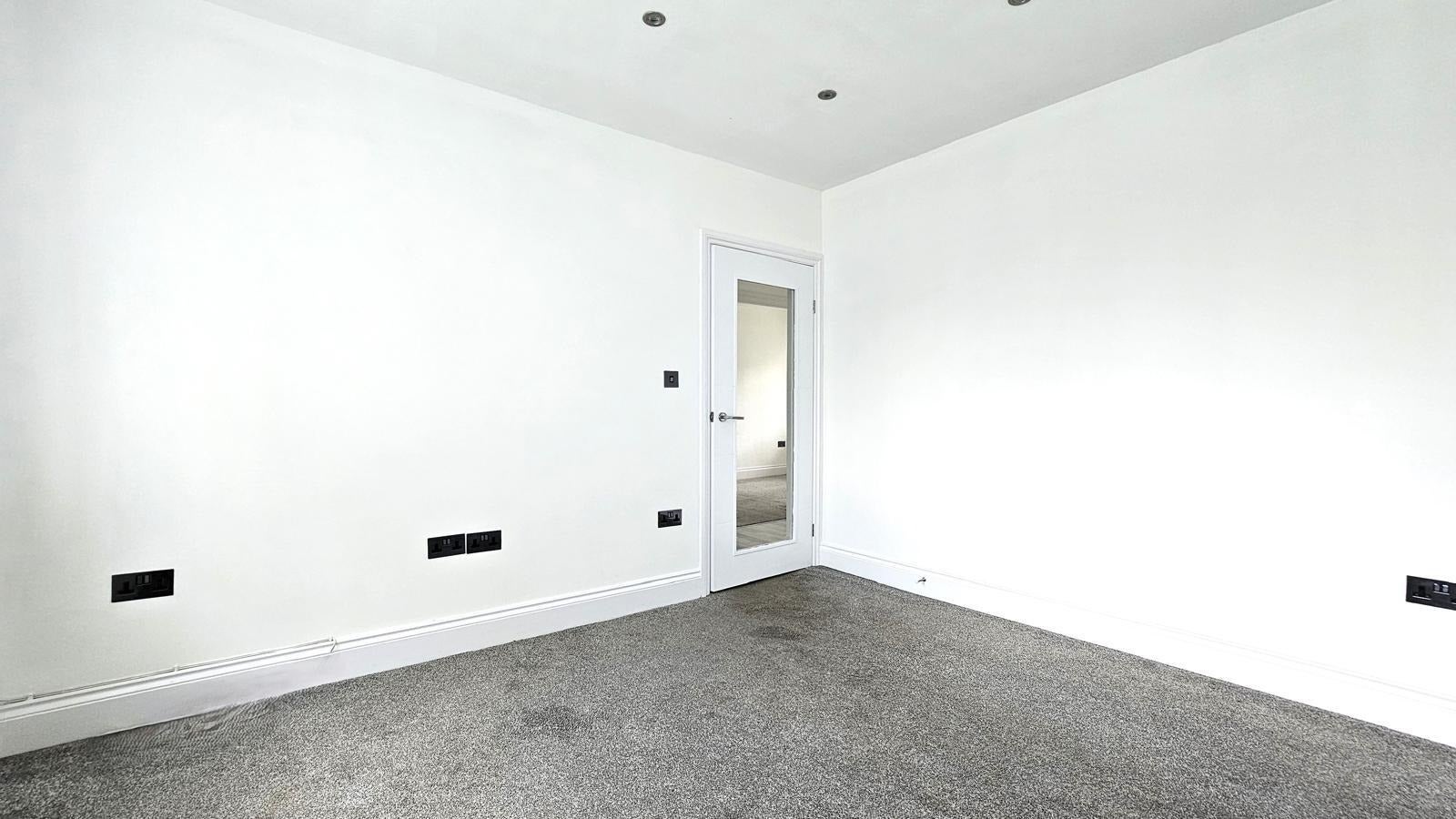 Flat Eveswell Court in Beechwood
