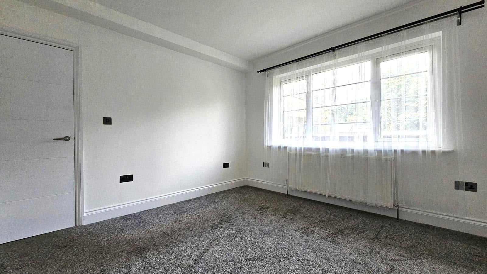 Flat Eveswell Court in Beechwood