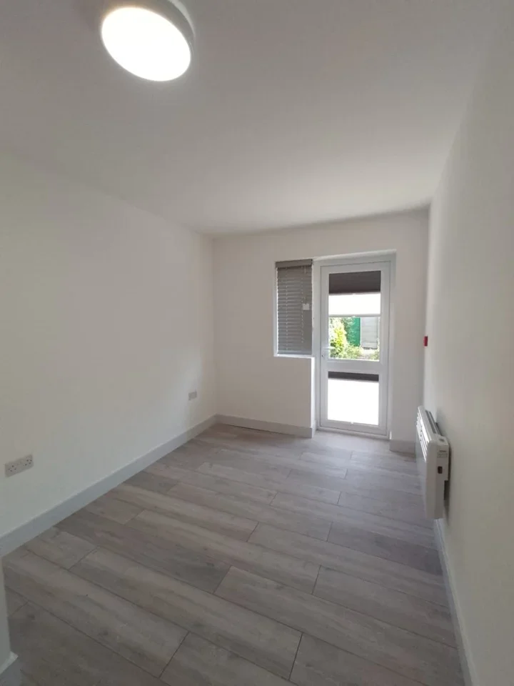 Room Holly Bush Lane in Greater London