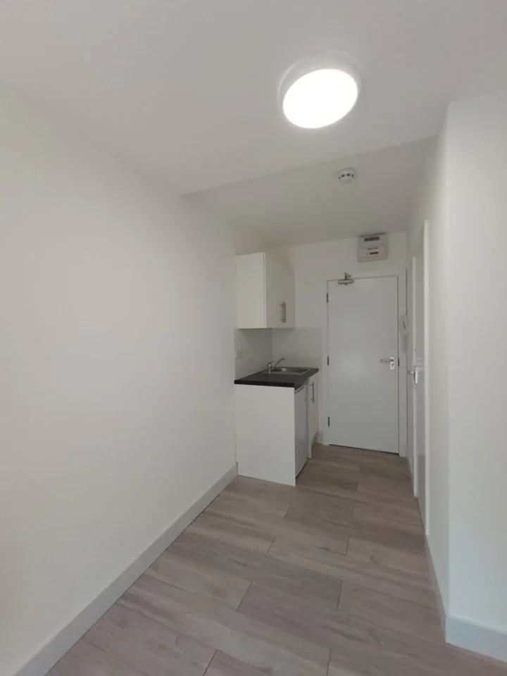 Room Holly Bush Lane in Greater London