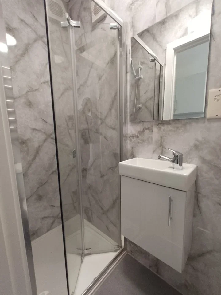 Room Holly Bush Lane in Greater London