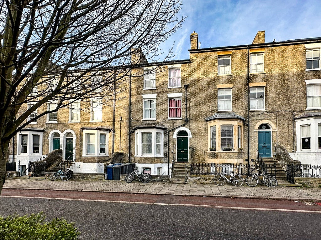Room Hills Road in Cambridge
