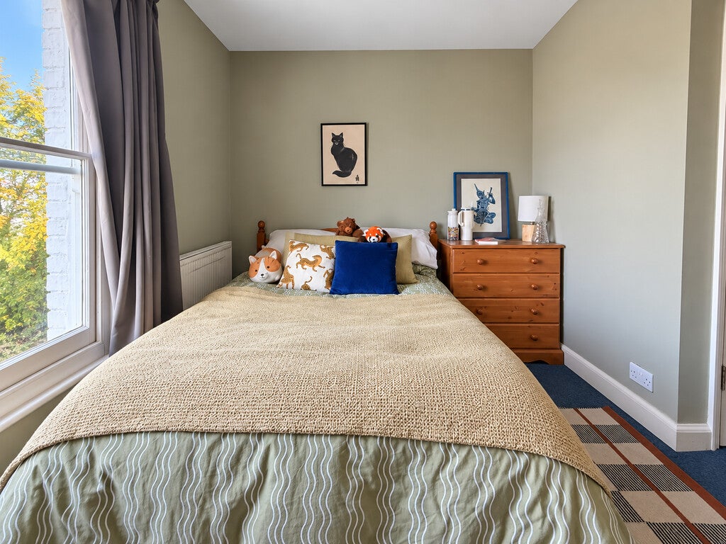 Room Hills Road in Cambridge