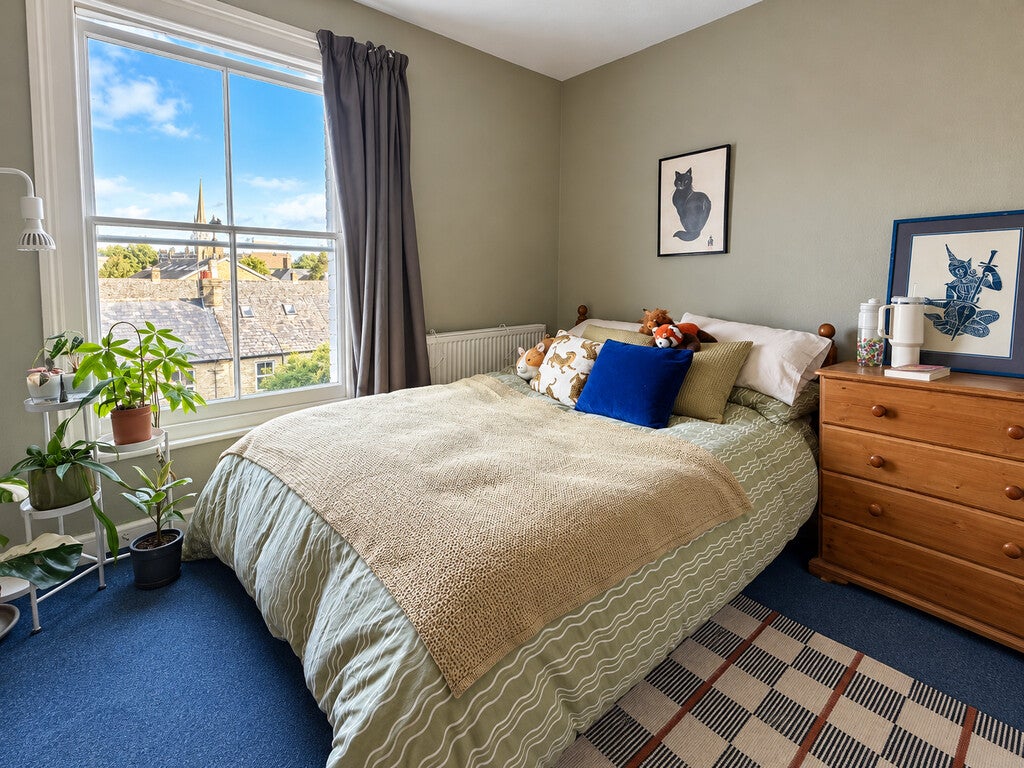 Room Hills Road in Cambridge