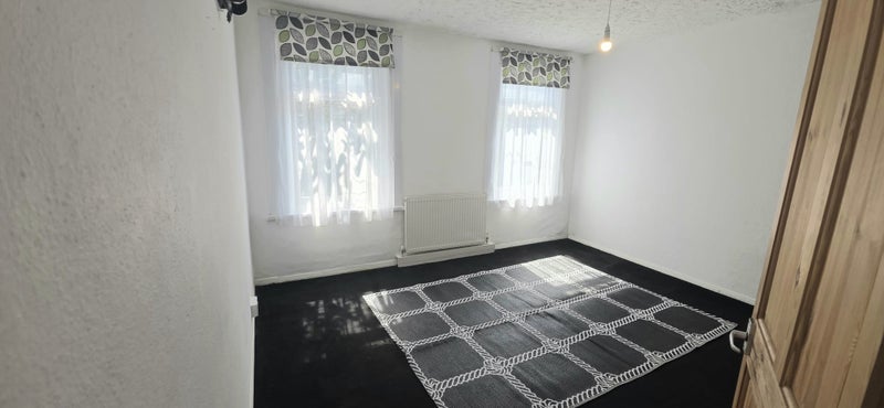 Room Brock Road in Greater London
