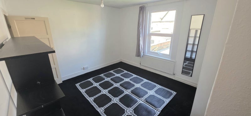 Room Brock Road in Greater London