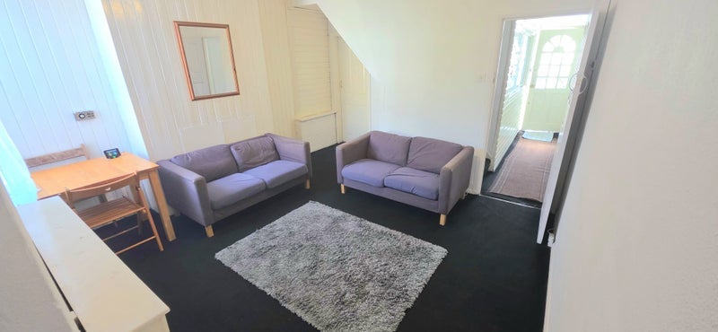 Room Brock Road in Greater London