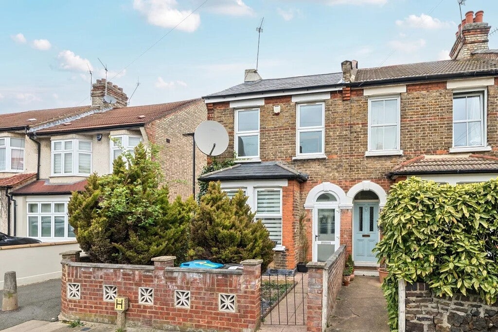 House Shrewsbury Road in Greater London