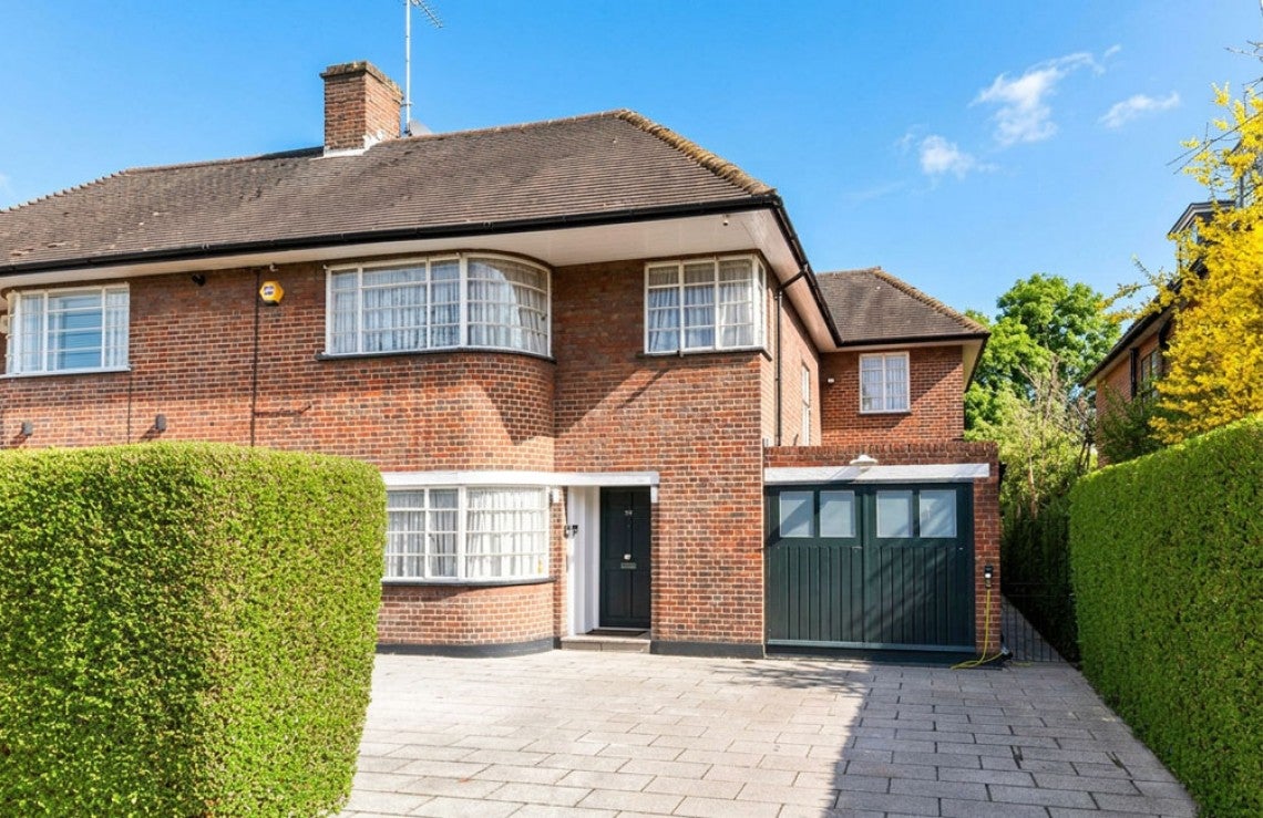 House Litchfield Way in Greater London