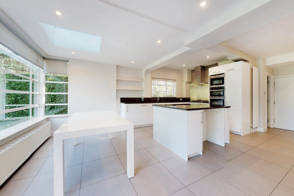 House Litchfield Way in Greater London