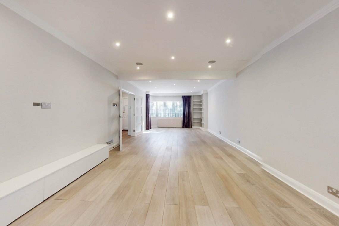 House Litchfield Way in Greater London