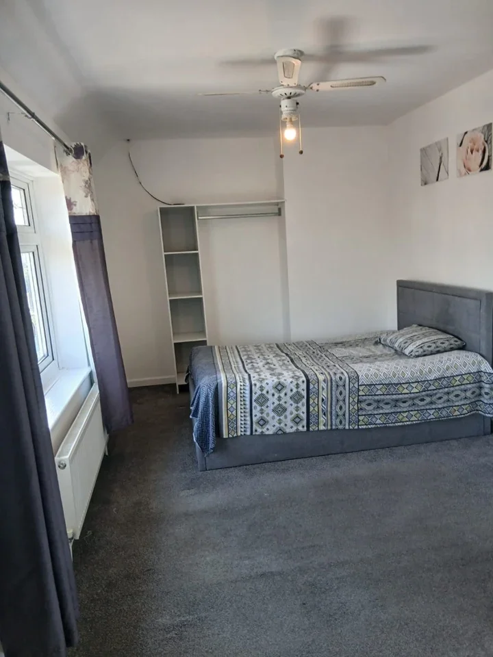 Room Green Lane in Greater London