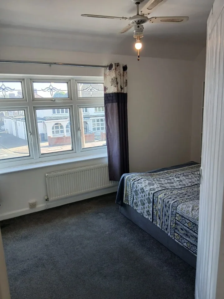 Room Green Lane in Greater London