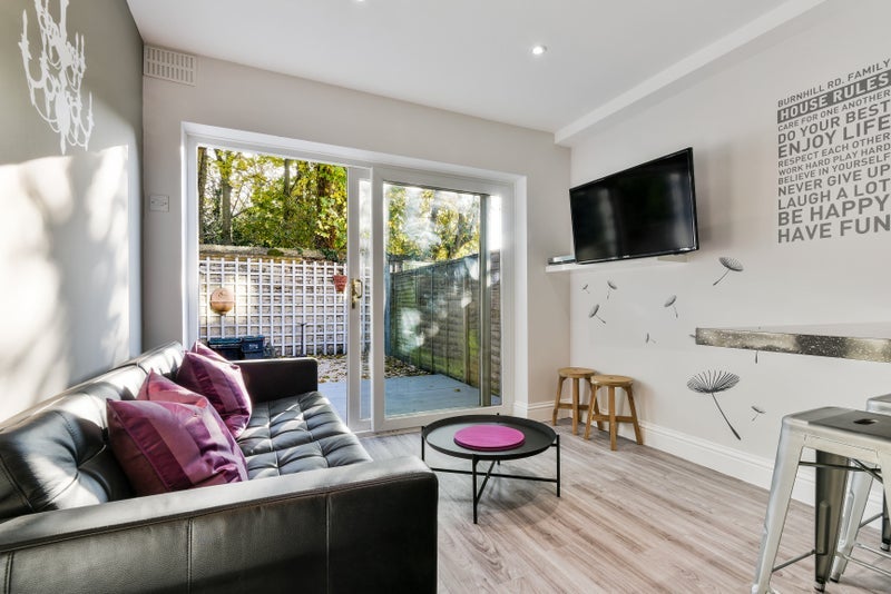Room Burnhill Road in Greater London