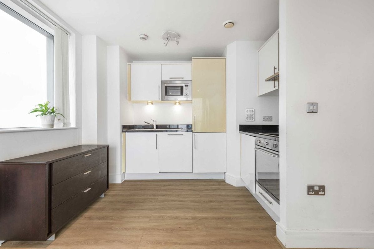 Flat Prestons Road in Greater London