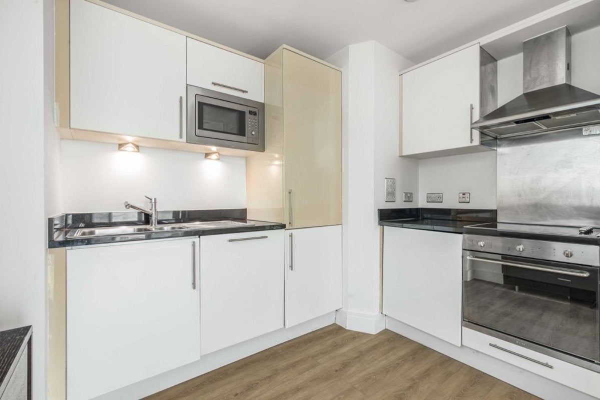 Flat Prestons Road in Greater London