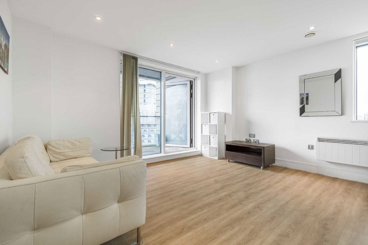 Flat Prestons Road in Greater London