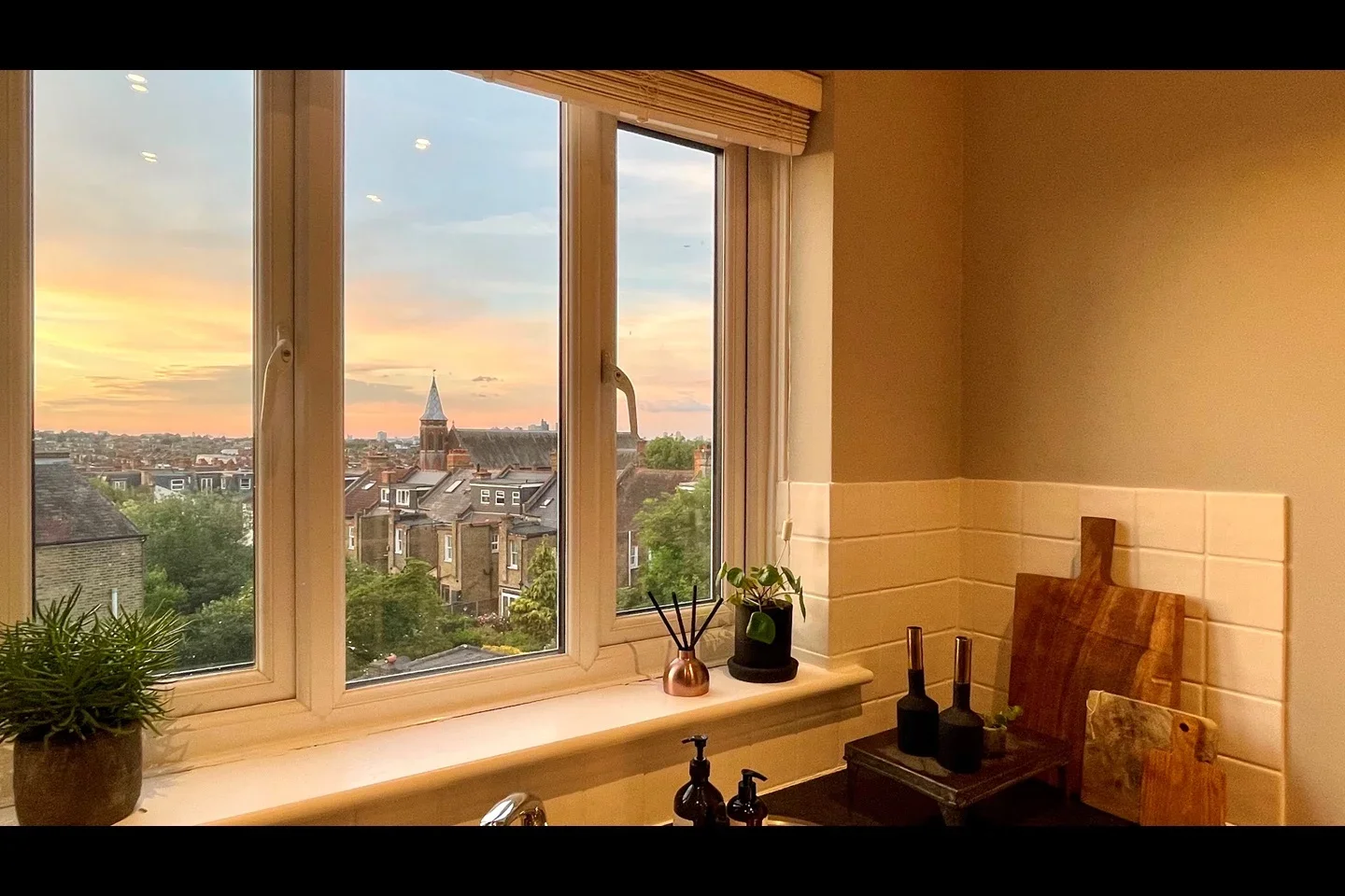 Flat Arthur Road in Greater London
