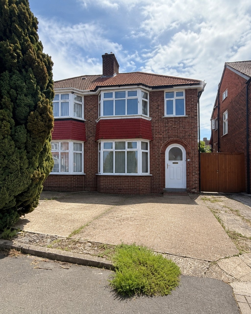 House Tintern Avenue in Greater London