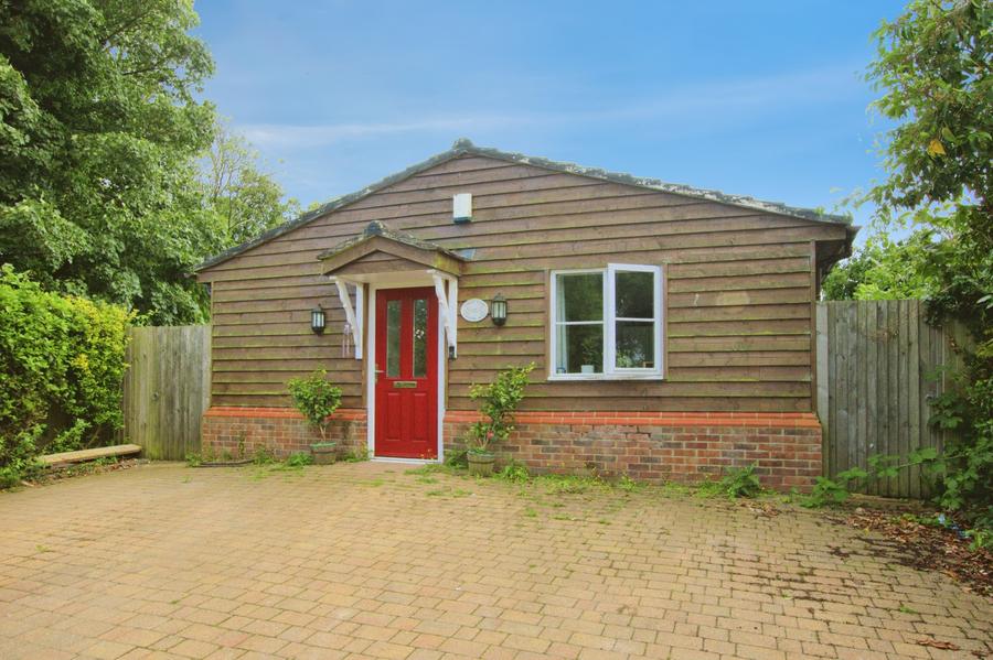 House Common Road in Kensworth