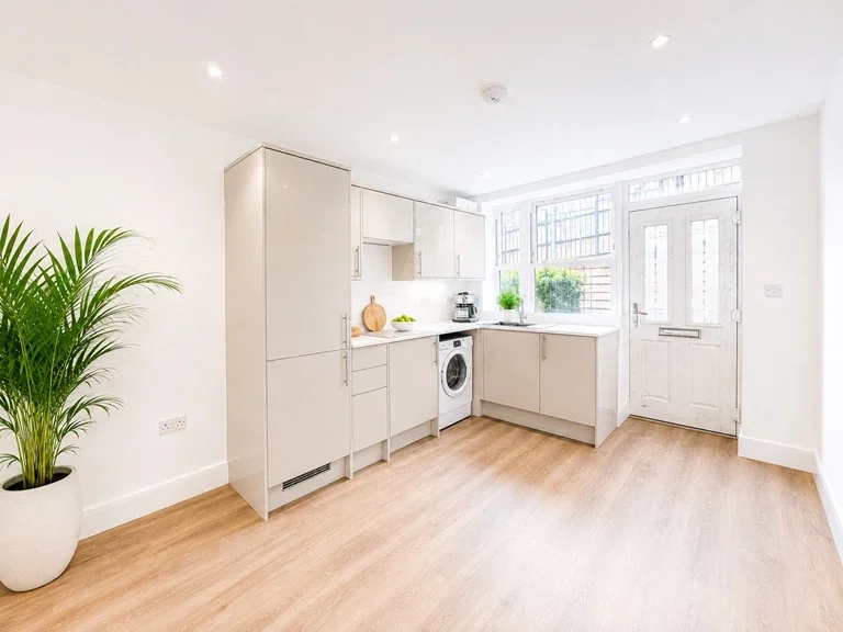 Flat Bushey Grove Road in Hertsmere