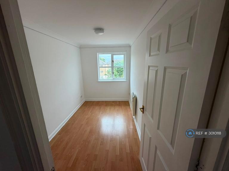 Flat Morland Road in Greater London