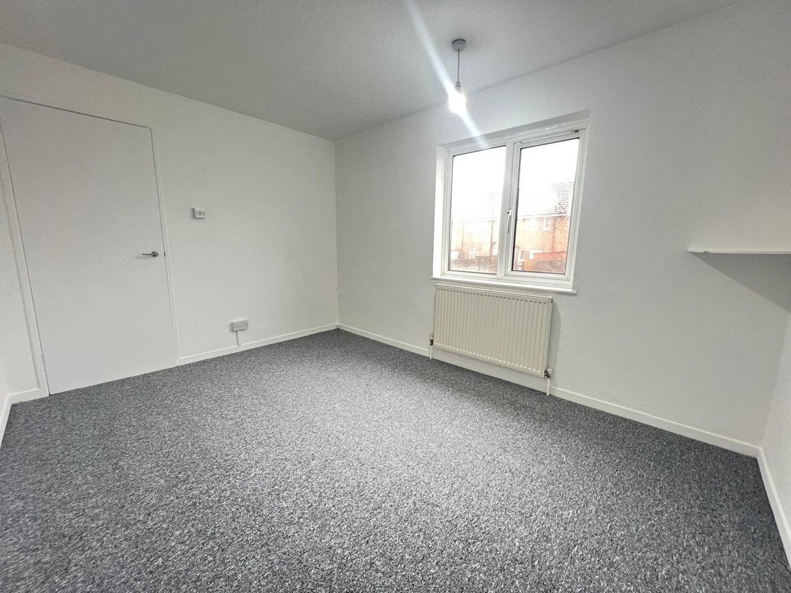 House Bratton Close in Blunsdon St Andrew
