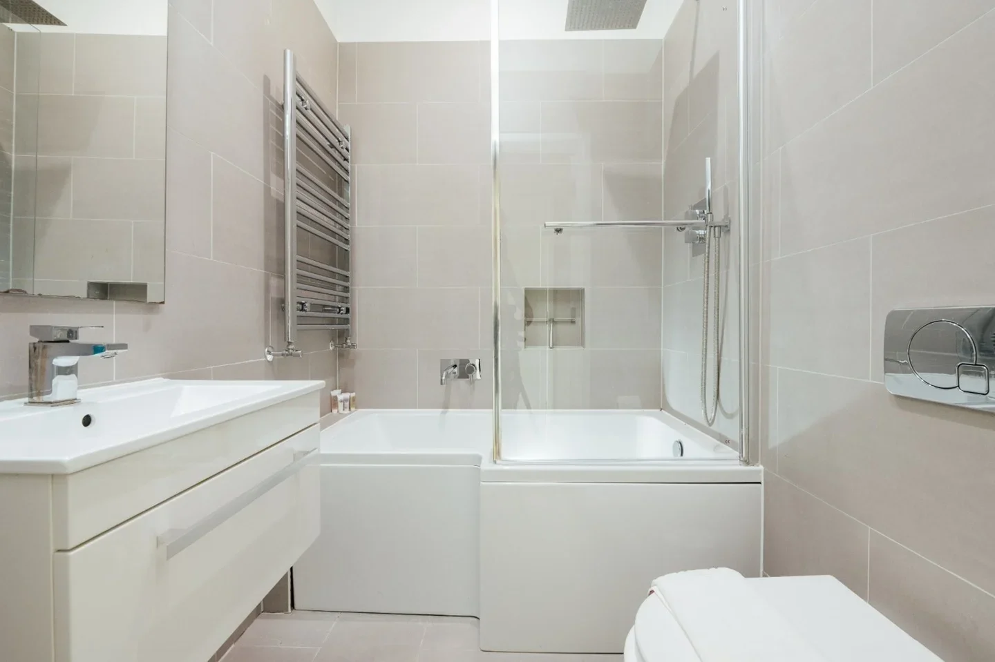 Flat Boveney Road in Greater London