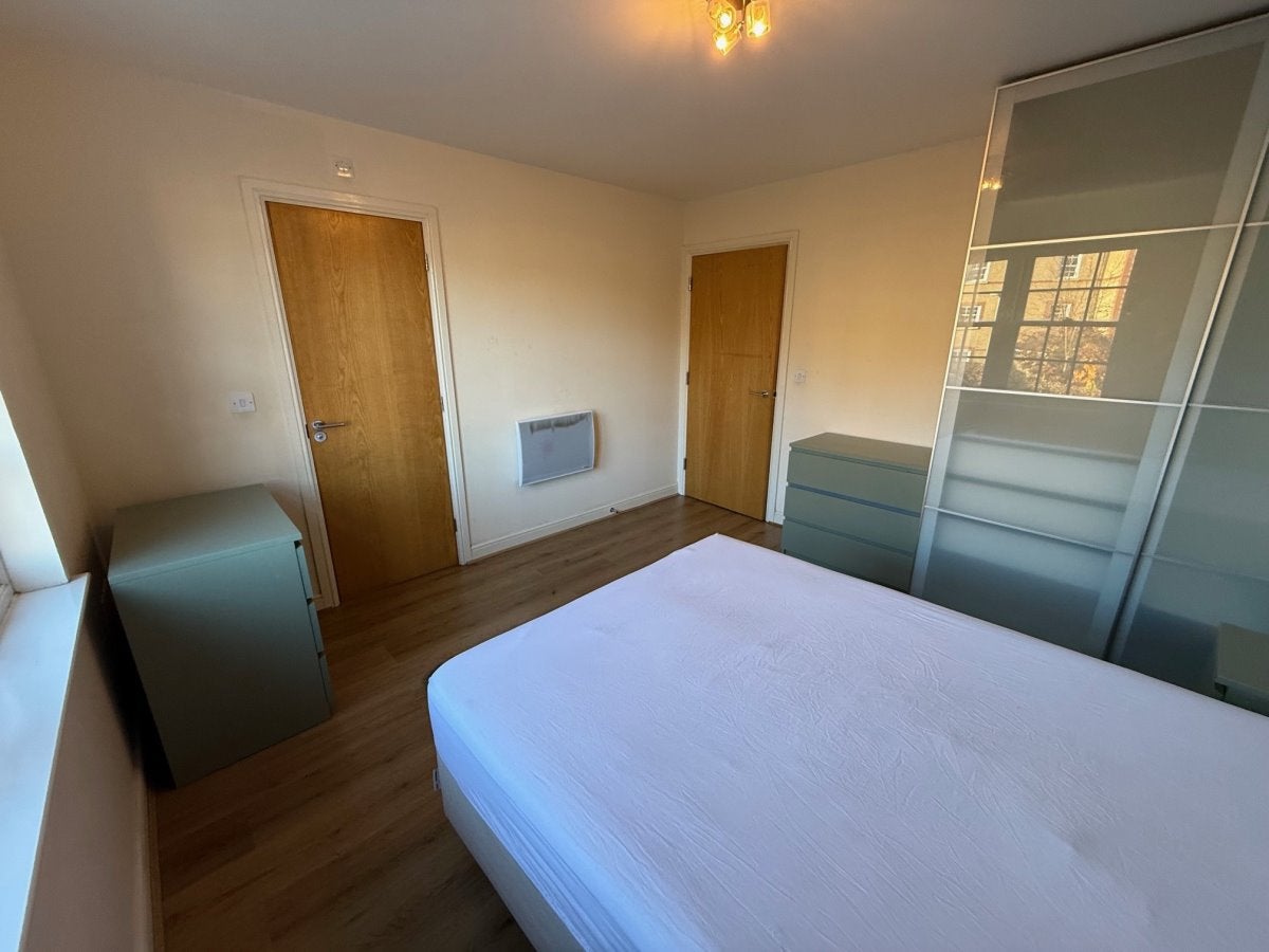 Flat Blackwell Close in London