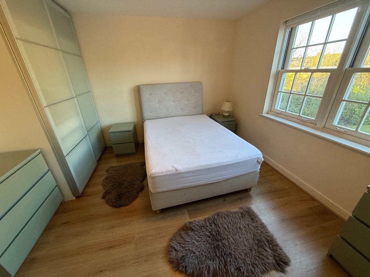 Flat Blackwell Close in London