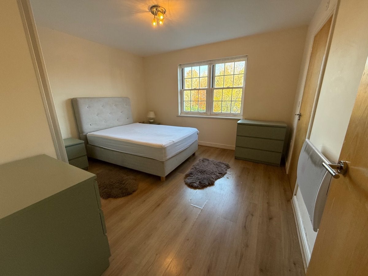 Flat Blackwell Close in London