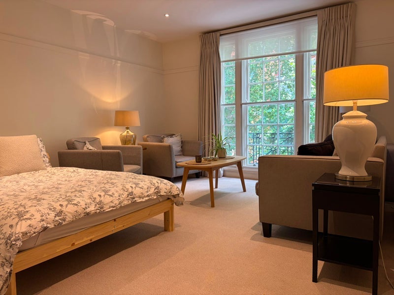 Room Eccleston Place in City of Westminster