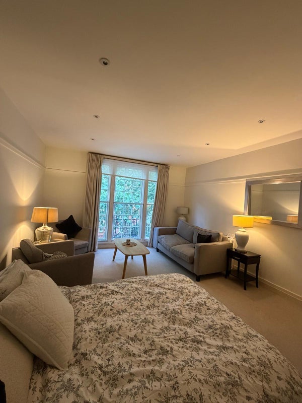 Room Eccleston Place in City of Westminster