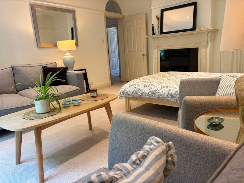 Room Eccleston Place in City of Westminster