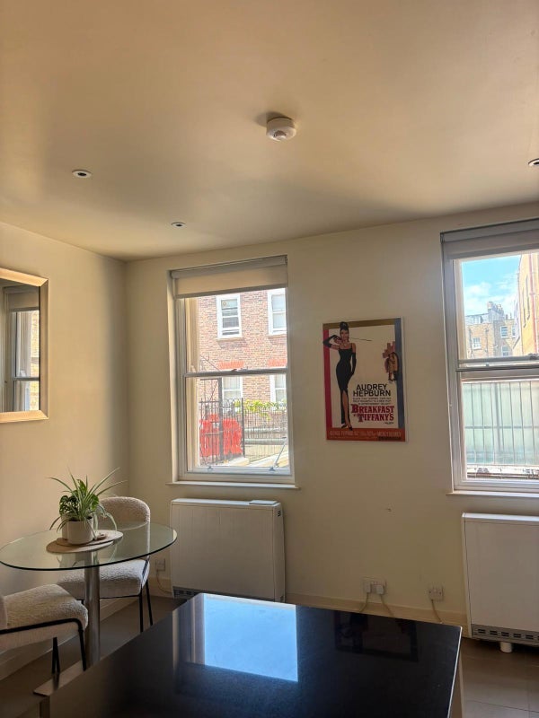 Room Eccleston Place in City of Westminster