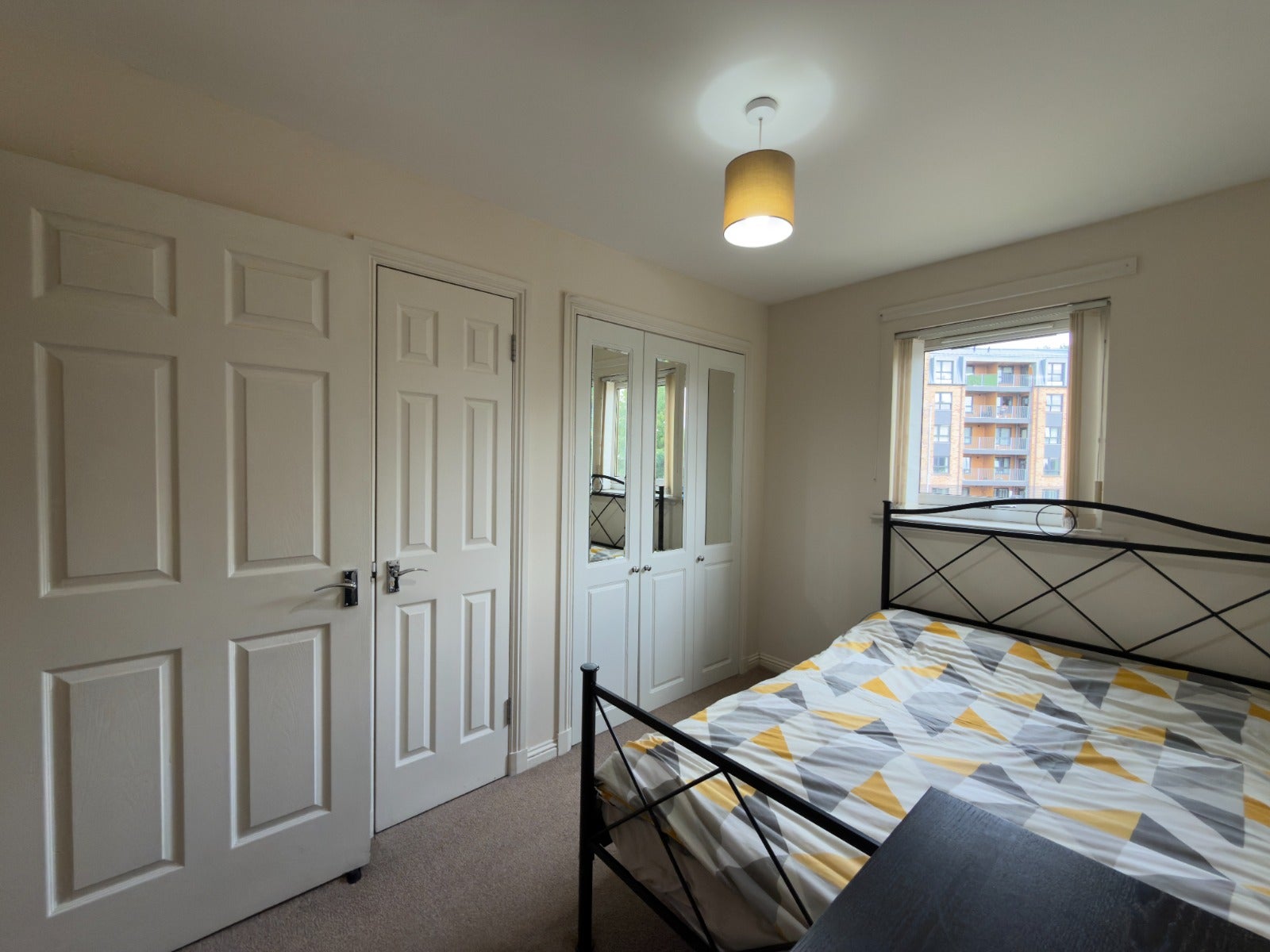 Flat Dawson Road in Glasgow