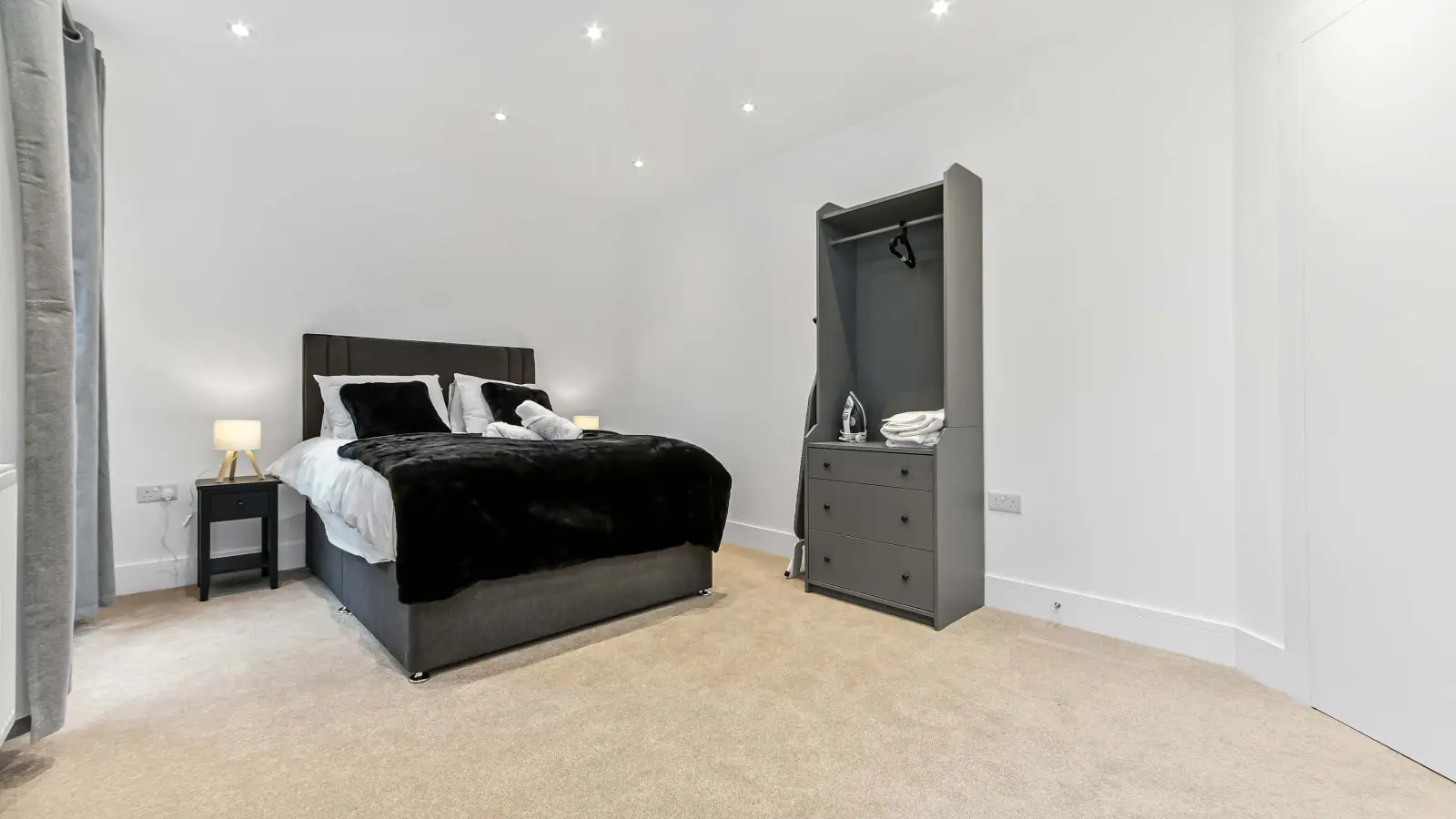 Flat Vincent Road in Greater London
