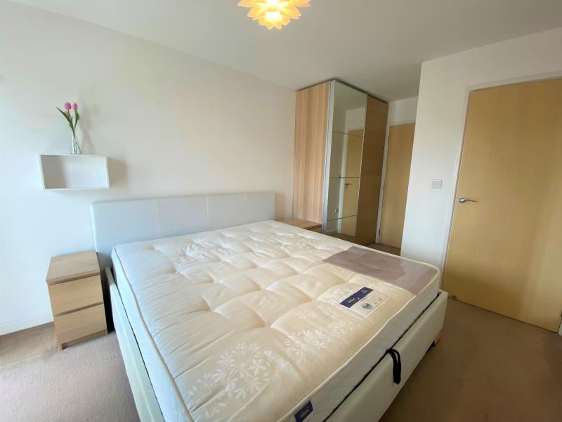 Flat Guildford Road in Woking