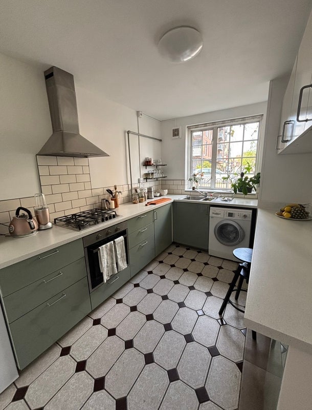 Room How's Street in Greater London