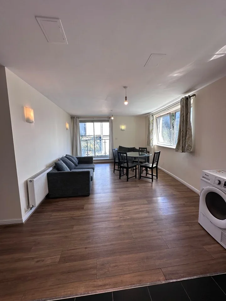 Flat Axon Place in Greater London