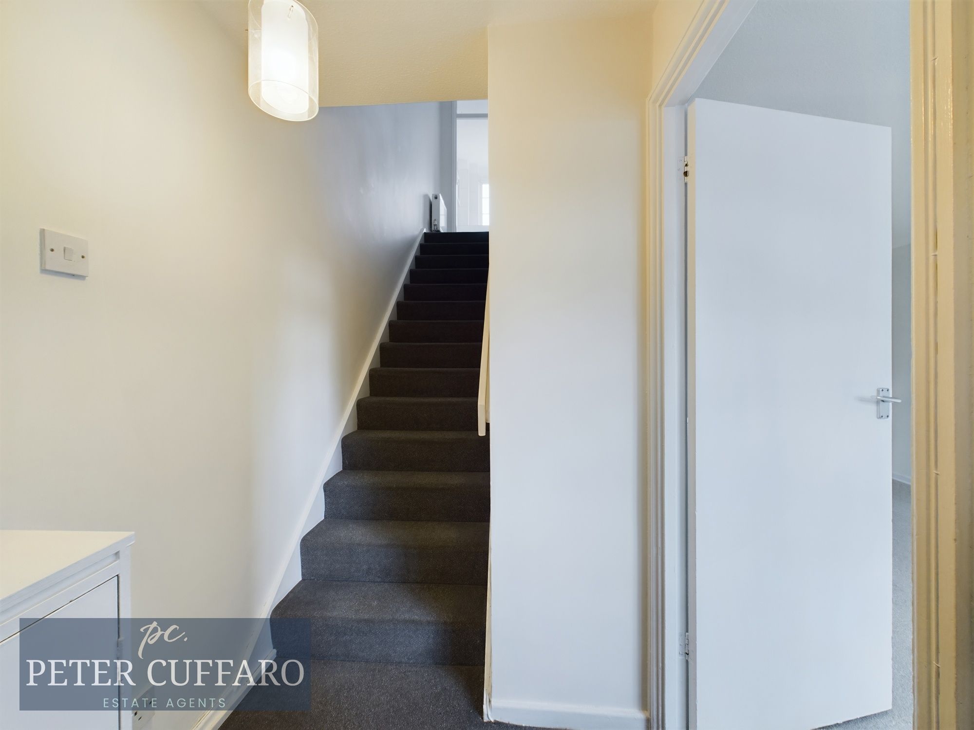 House Glenester Close in Hoddesdon
