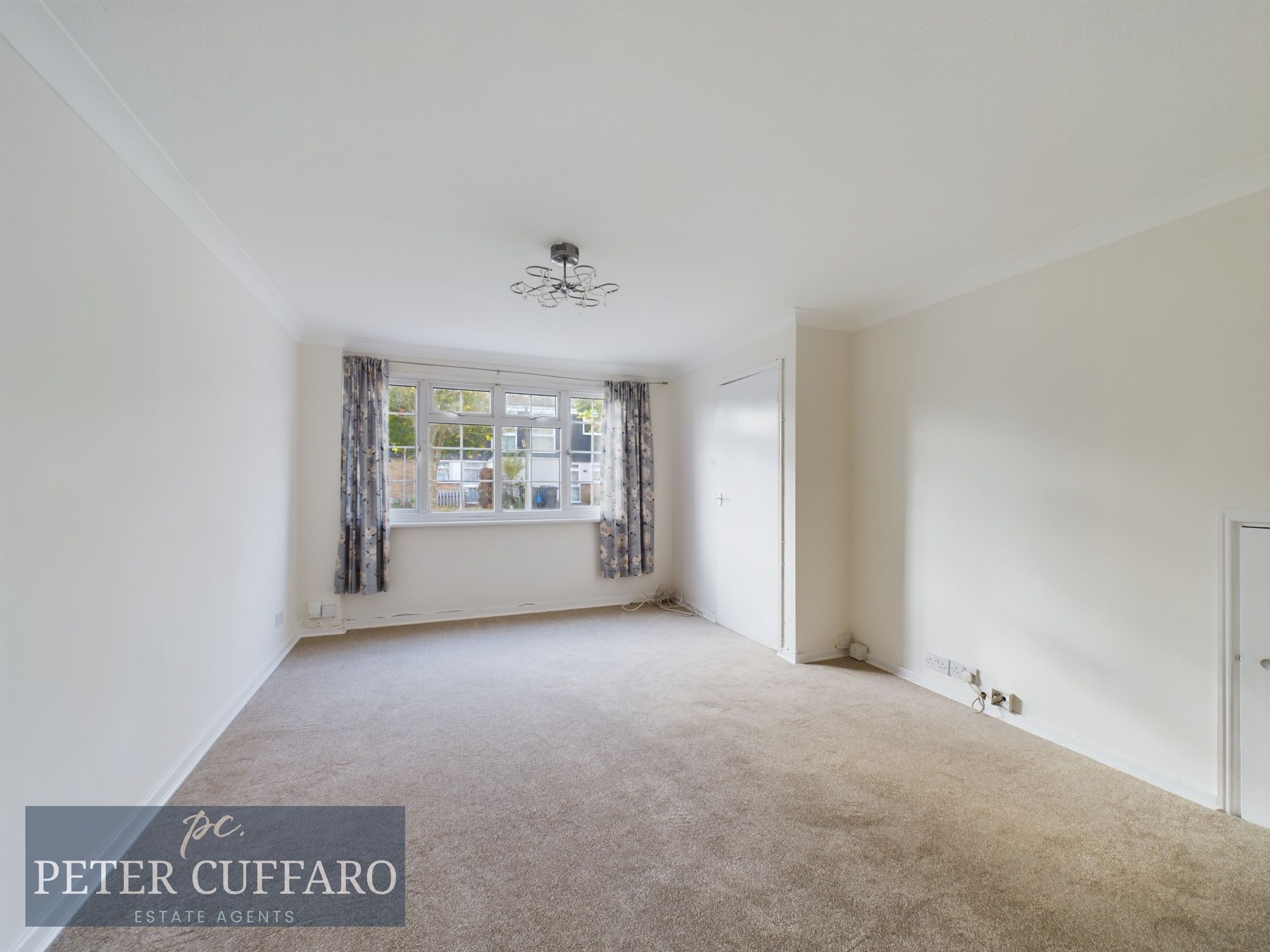 House Glenester Close in Hoddesdon