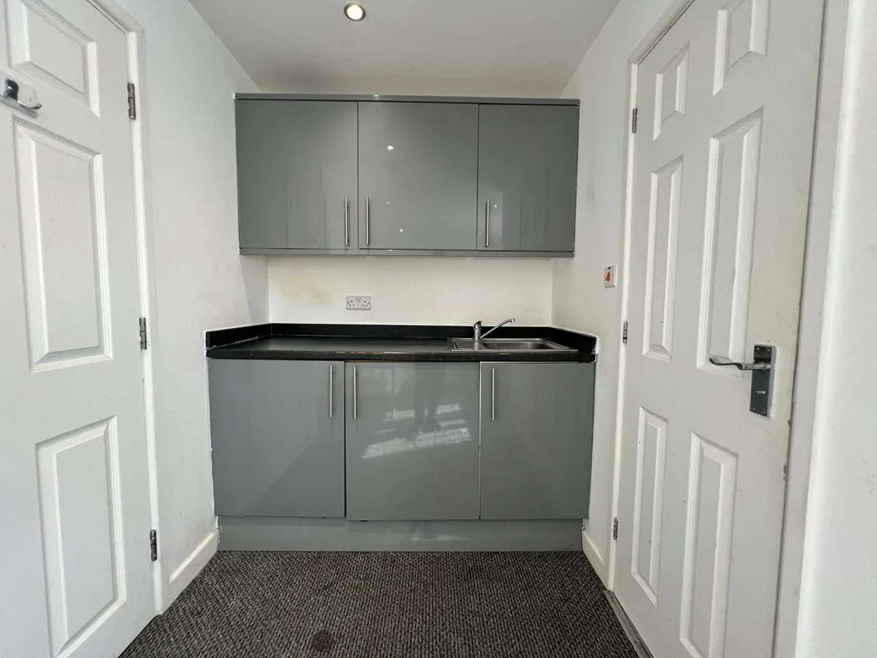 Flat Overton Drive in Greater London
