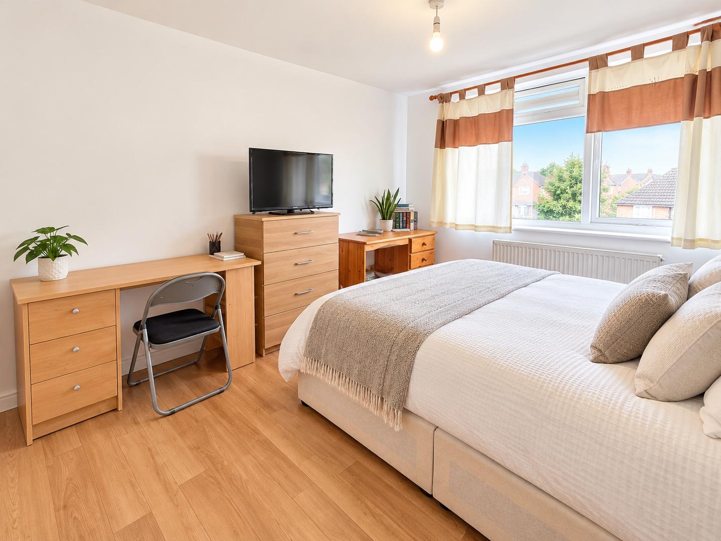 Room Rosher Close in Greater London