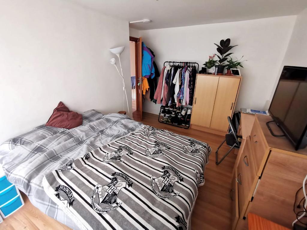 Room Rosher Close in Greater London