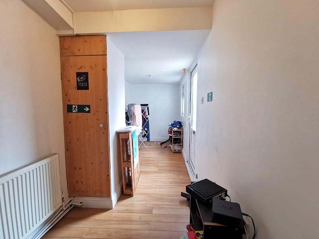 Room Rosher Close in Greater London